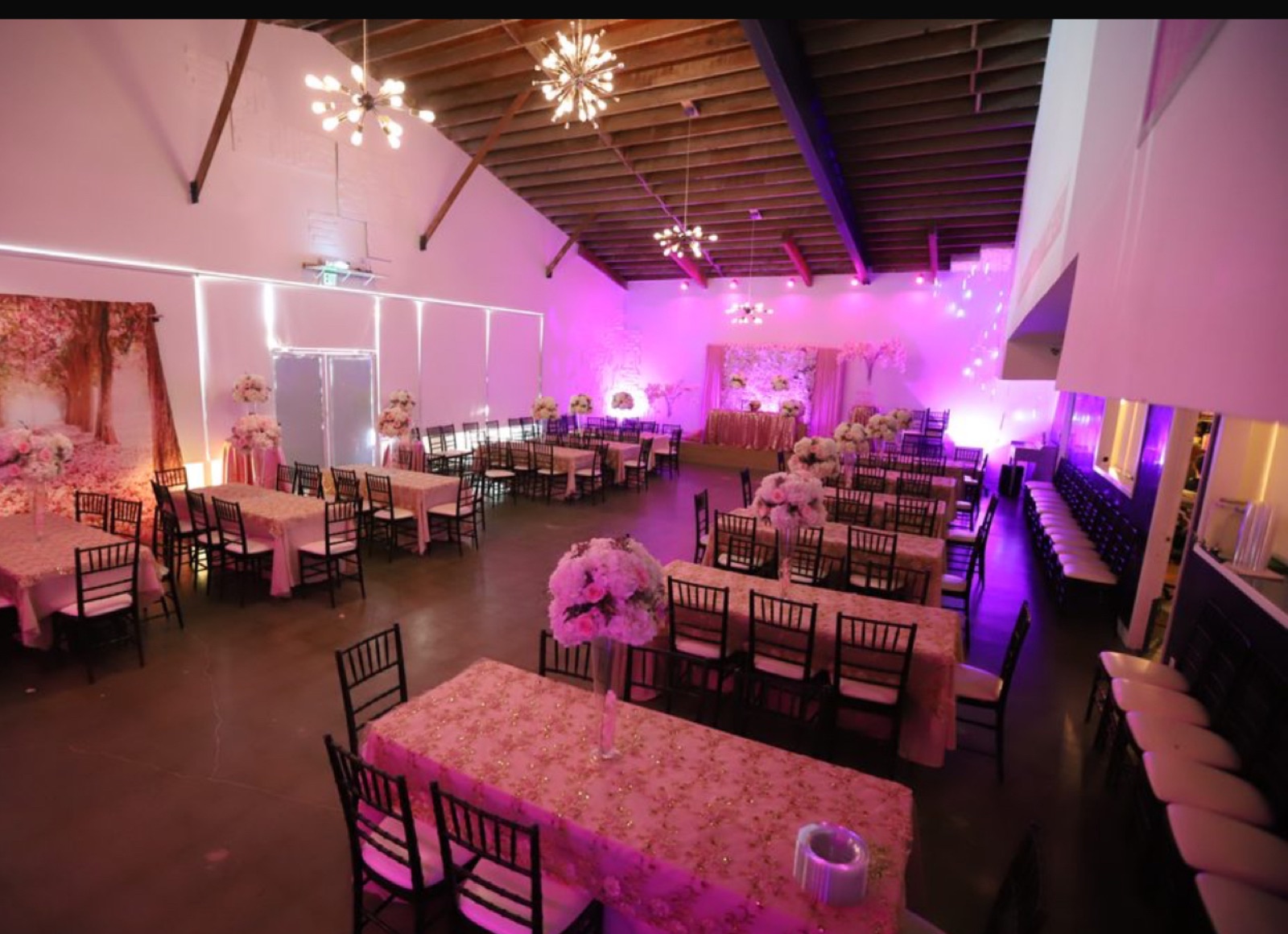 The Shelby event showing decorated tables and centerpieces